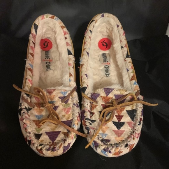 Minnetonka Other - MINNETONKA Lined Multi Colored Print Mocs